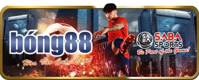 Trọng tài thổi còi trong trận đấu bóng đá dưới trời mưa